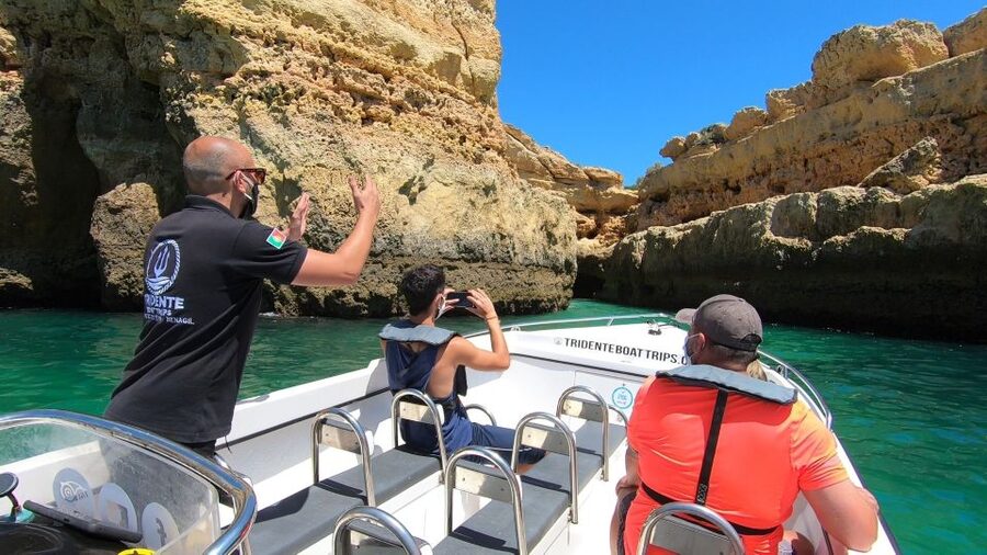 From Armação de Pêra: Benagil Caves and Beaches Boat Tour - Practical tips for a better hour on the water