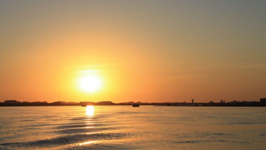From Faro: Ria Formosa Sunset Boat Trip - Who should book this Faro sunset cruise?