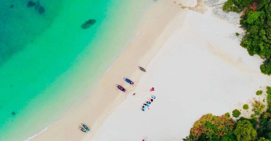 From Lisbon: Arrábida Natural Park Kayak Tour with Lunch - The guides shape the mood