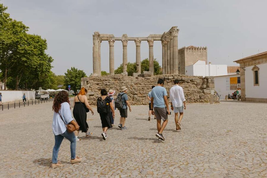 From Lisbon: Évora and Monsaraz Day Tour with Wine Tasting - Évora and the Chapel of Bones