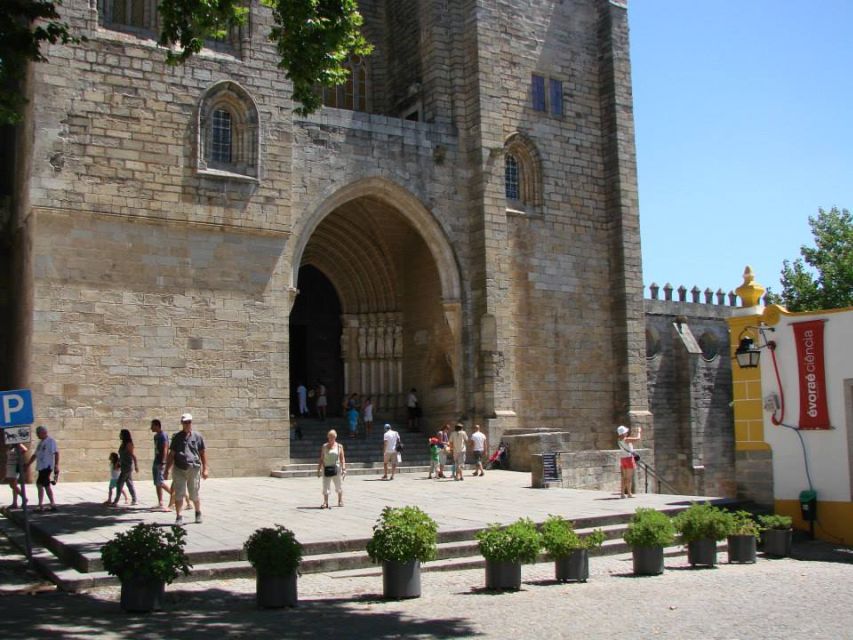From Lisbon: Évora Wine & Heritage Tour - Leaving Lisbon for Évoras Cork Country