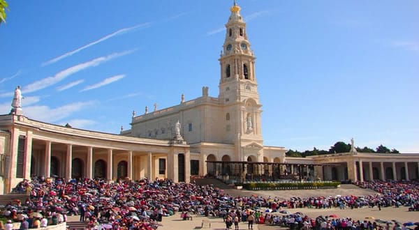 From Lisbon: Fátima, Batalha, Nazaré and Óbidos Day Tour - Why this Lisbon day trip works