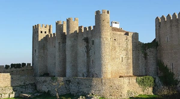 From Lisbon: Fátima, Batalha, Nazaré and Óbidos Day Tour - Who should book this tour?