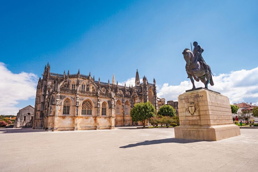 From Lisbon: Fátima, Batalha, Nazaré and Óbidos Day Tour - Who will enjoy this tour most?