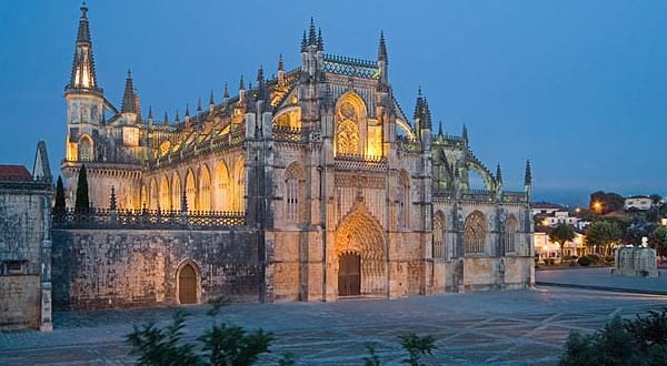 From Lisbon: Fátima, Batalha, Nazaré and Óbidos Day Tour - Fátima: a place of faith and scale