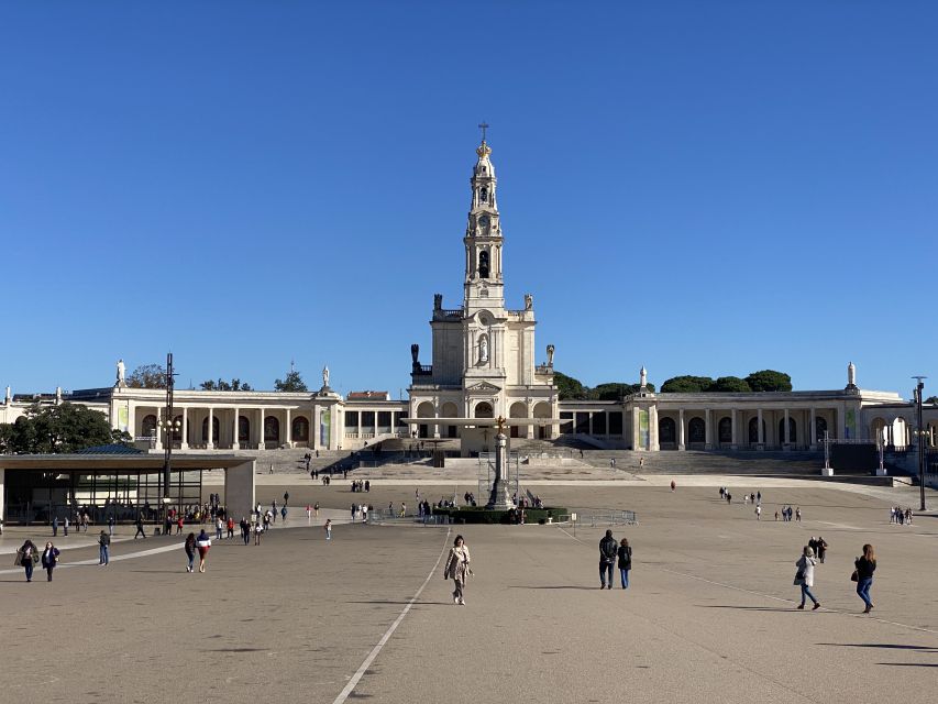 From Lisbon: Fátima, Batalha, Nazaré, and Obidos Tour by Van - Fátima: a powerful first stop