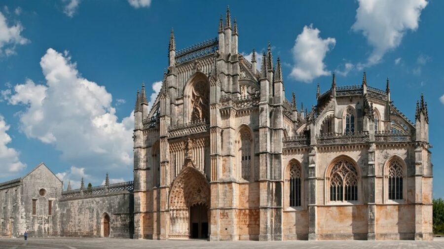 From Lisbon: Fátima, Batalha, Nazaré & Óbidos Full-Day Tour - What the minivan setup adds