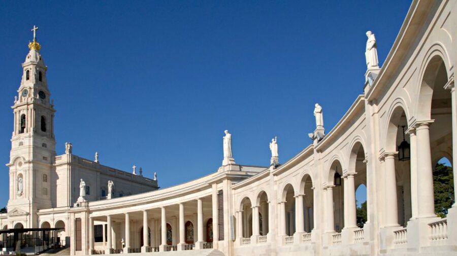 From Lisbon: Fátima, Batalha, Nazaré & Óbidos Full-Day Tour - Who should book this day trip?