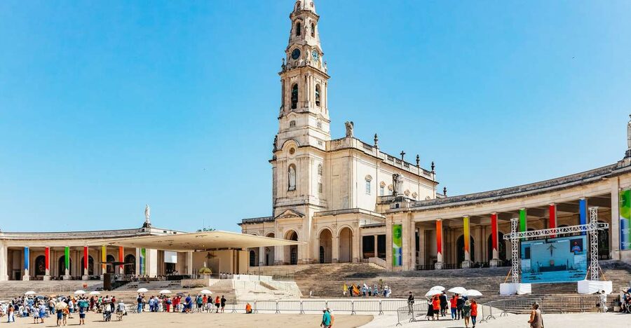 From Lisbon: Fatima Batalha Nazaré & Óbidos Small-Group Tour - Who should book this tour?