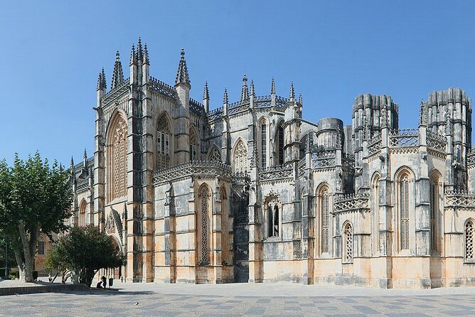 From Lisbon: Fátima, Nazaré, Batalha, and Óbidos Guided Tour - Nazaré: big waves, bright beaches, and a one-hour stop