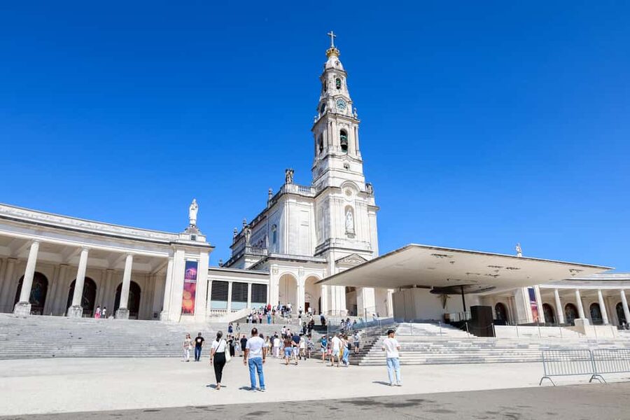 From Lisbon: Fátima, Nazaré & Sintra – 3 Cities Guided Tour - Nazaré: Fishing Traditions, Sea Views, and Lunch Time