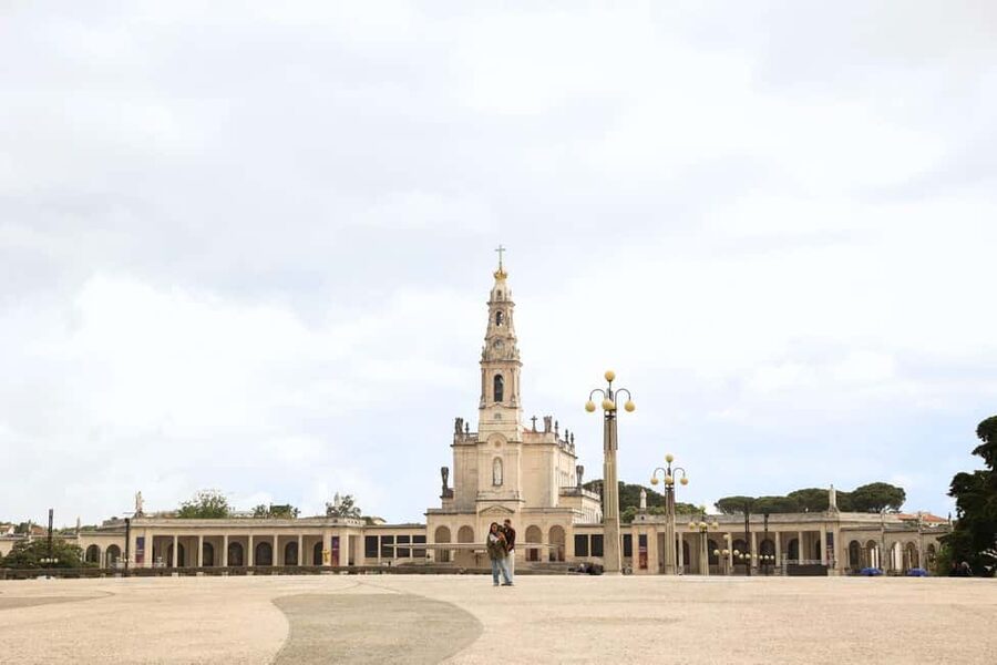 From Lisbon: Fátima, Óbidos, and Nazaré Small Group Day Tour - Who should book this day out