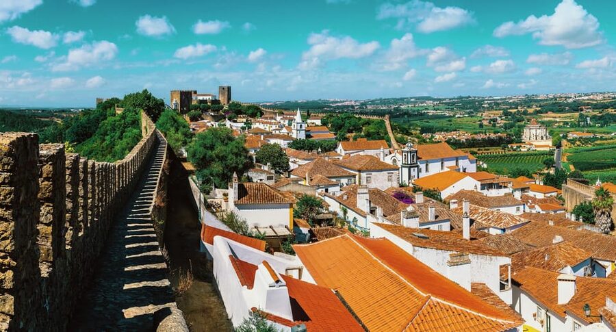 From Lisbon: Nazare Big Waves and Óbidos Guide Day Trip - How the two stops fit together