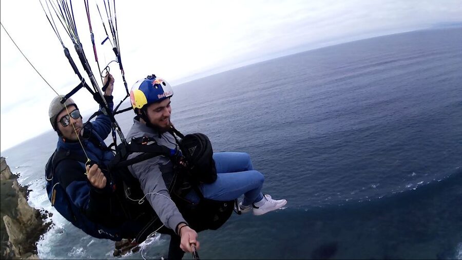 From Lisbon: Paragliding Tandem Flight - What the pilots add to the experience