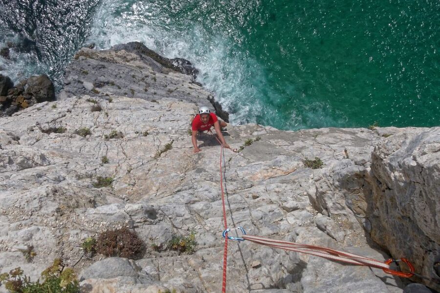 From Lisbon: Sintra-Cascais Natural Park Rock Climbing Tour - Choosing between single-pitch and multi-pitch routes