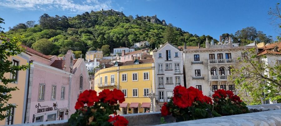 From Lisbon: Sintra, Pena, Regaleira, Roca and Cascais Tour - Lunch in Sintra and the value of local guidance