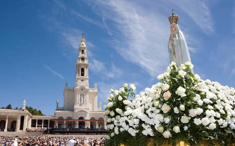 From Lisbon: Small Group Half-Day Fátima Tour - Leaving Lisbon in a small-group minivan