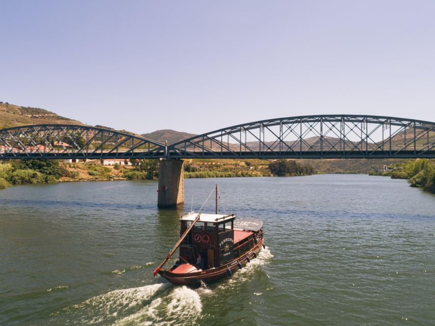 From Pinhão: Douro Valley Rabelo Boat Tour with Audio Guide - Why a one-hour Rabelo cruise works so well