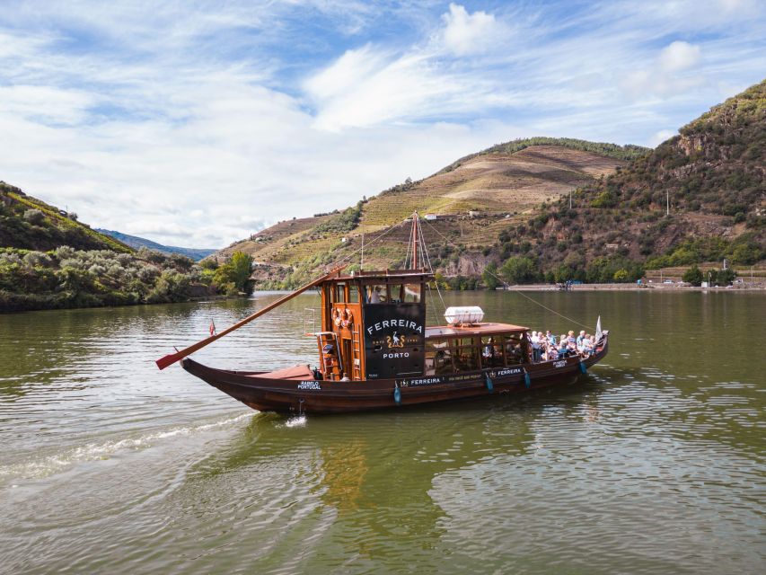 From Pinhão: Douro Valley Rabelo Boat Tour with Audio Guide - Quinta das Tecedeiras and Quinta das Carvalhas