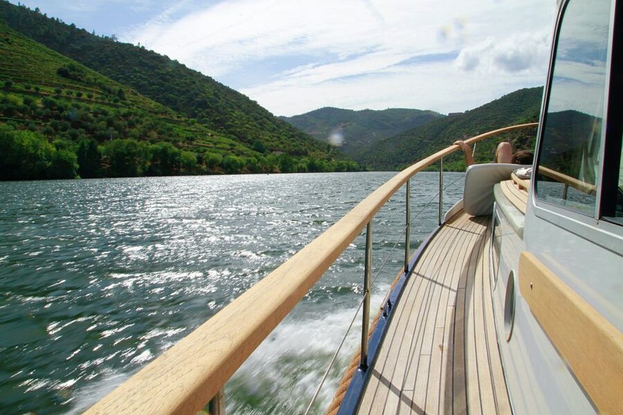 From Pinhão: Private Yacht Cruise along the Douro River - Choosing one, two, or four hours