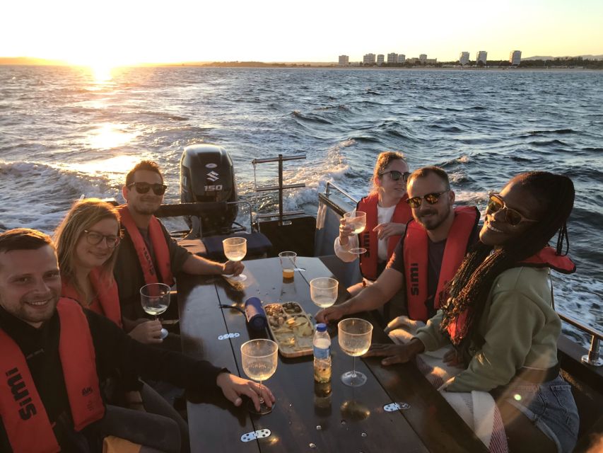 From Portimão: Sunset Boat Trip with Wine - What the hosting is like