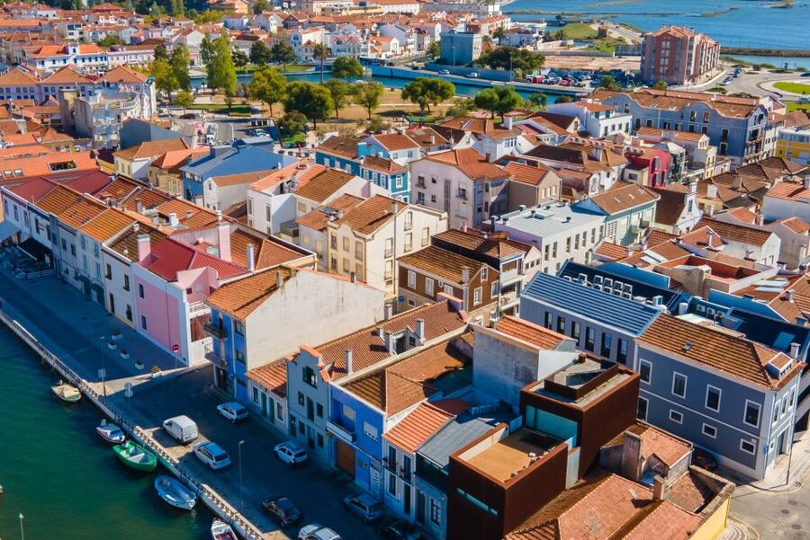 From Porto: Aveiro Private Guided Day Trip - Taking a moliceiro boat on the Ria de Aveiro