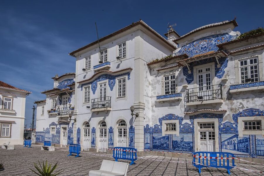 From Porto: Aveiro Private Guided Day Trip - Leaving Porto in a private vehicle