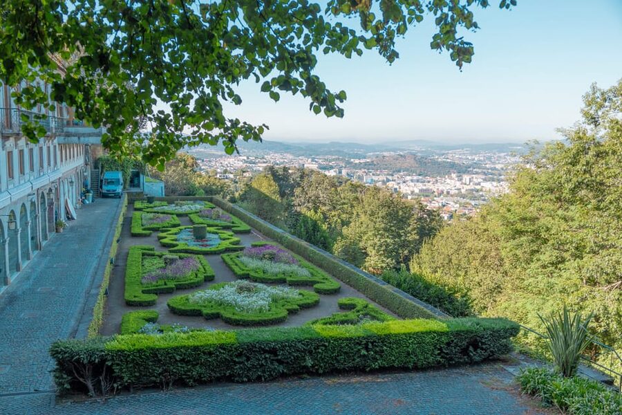 From Porto: Braga and Guimarães Full-Day Trip - How the guide affects the experience