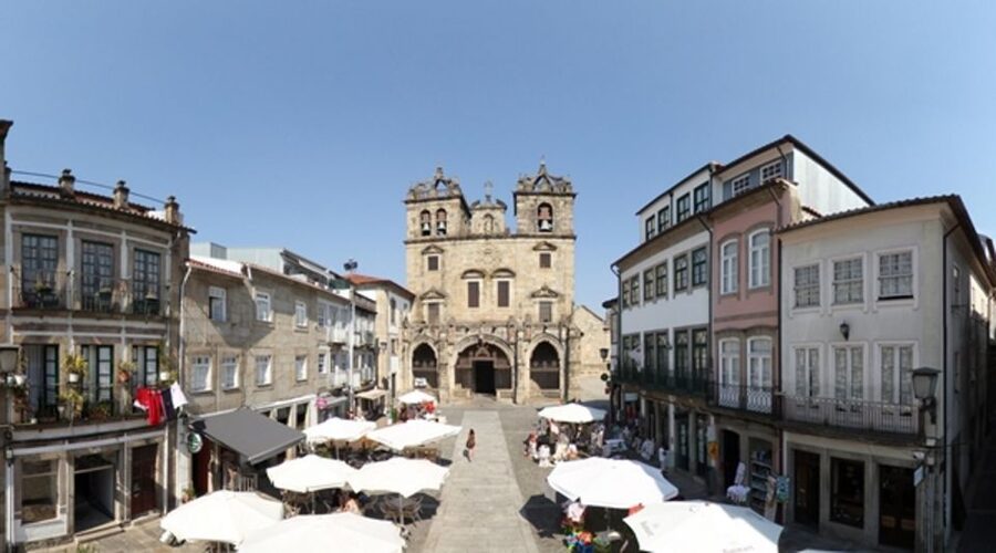 From Porto: Braga and Guimarães Small Group Tour with Lunch - Starting in Braga, the Rome of Portugal