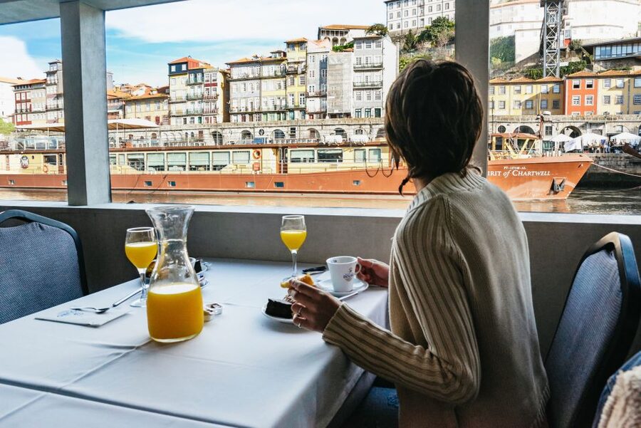 From Porto: Douro River Cruise to Régua with Lunch - Crestuma-Lever Dam: the first lock crossing