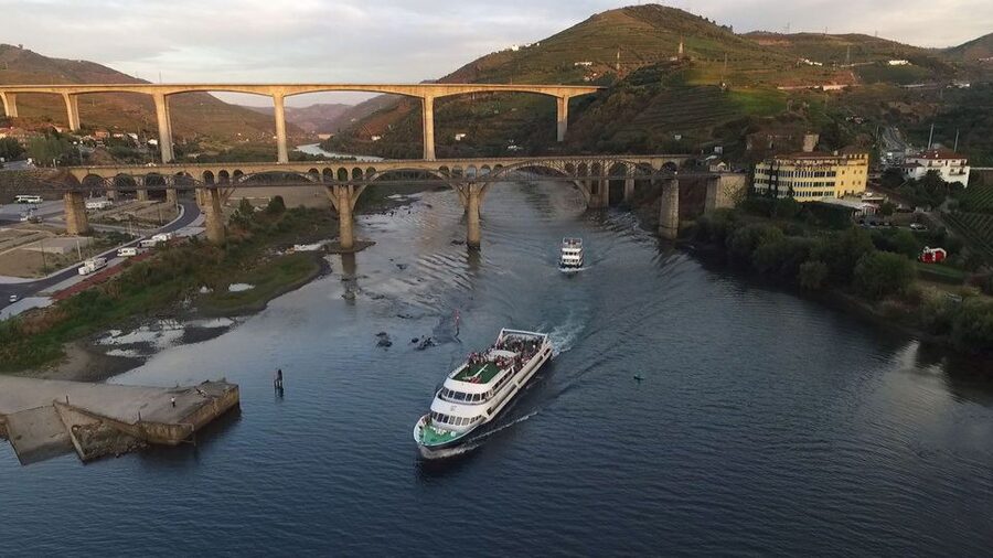 From Porto: Douro River Cruise, Winery Visit & Lunch - Passing through Crestuma-Lever and Carrapatelo