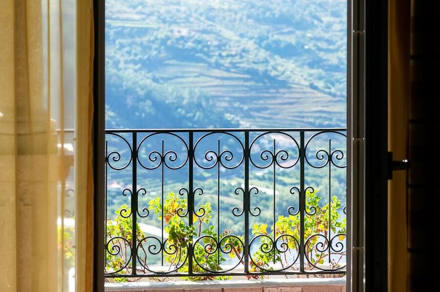 From Porto: Douro Valley w/ Boat Tour, Wine Tasting & Lunch - A second wine stop with a different feel