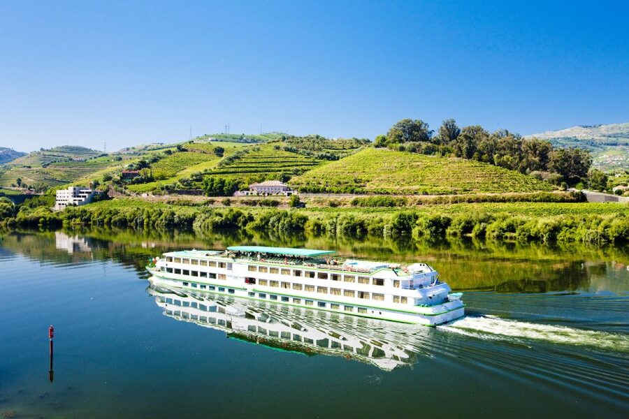 From Porto: Full-Day Douro Historical Tour - Pinhão changes the rhythm with a river cruise
