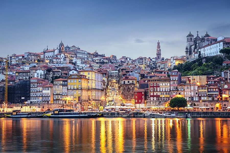 From Porto: Private Transfer to Lisbon w/ up to 4 City Stops - Nazaré brings the Atlantic into your day