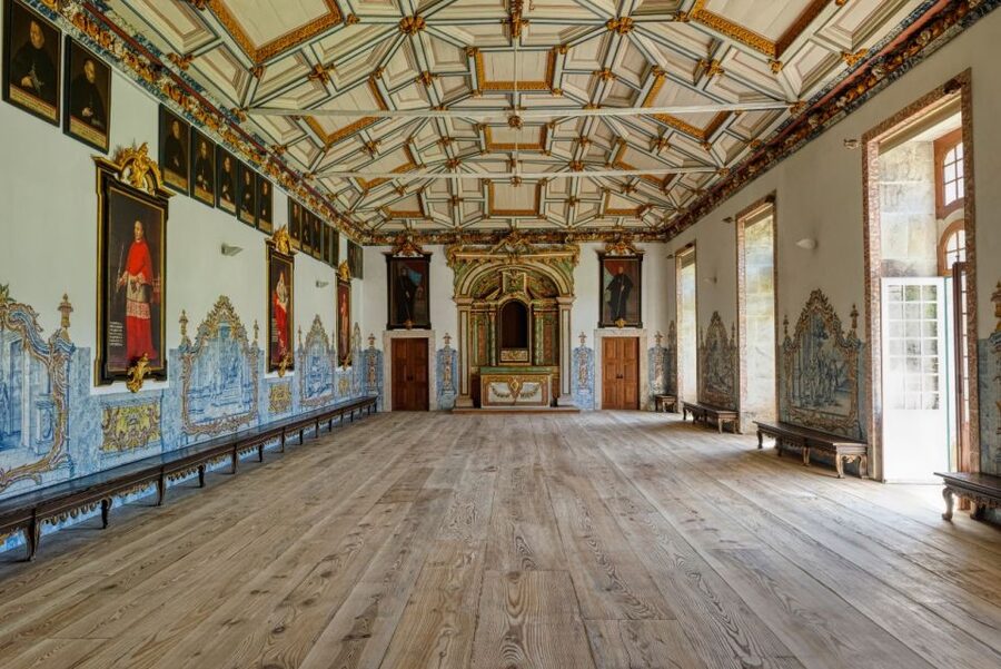 From Porto: Wonders of Braga & Guimaraes Private Day Trip - Nossa Senhora da Oliveira Square and the old streets