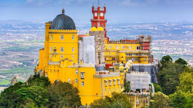From/To Lisbon: Sintra Hop-on Hop-off Tickets + Audio Guide - Using the Sintra hop-on hop-off bus