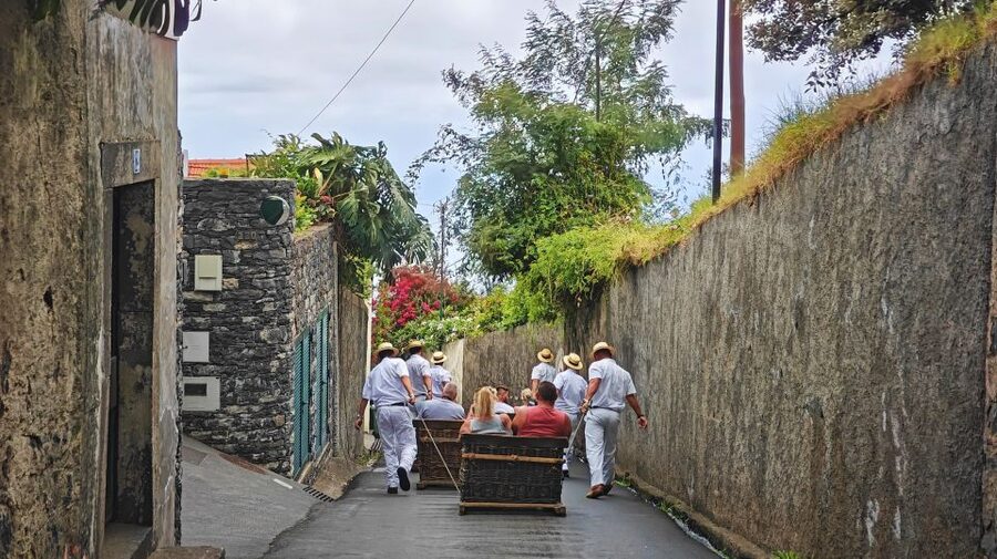 Funchal: Monte Toboggan and Old Town Tour by Tuk-Tuk - What the 2-kilometer basket descent feels like