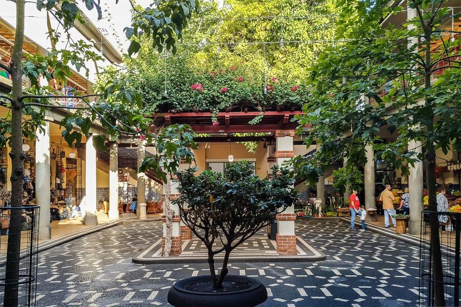 Funchal: Old Town Walking Tour - Colombo Square and the sugar trade
