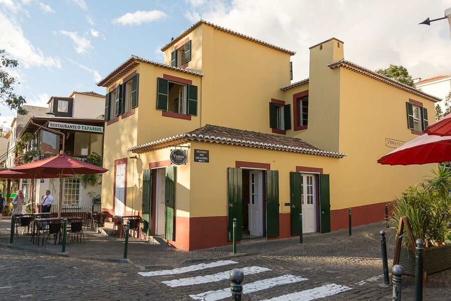 Funchal: Old Town Walking Tour - Rua Dr. Fernão de Ornelas and the embroidery story