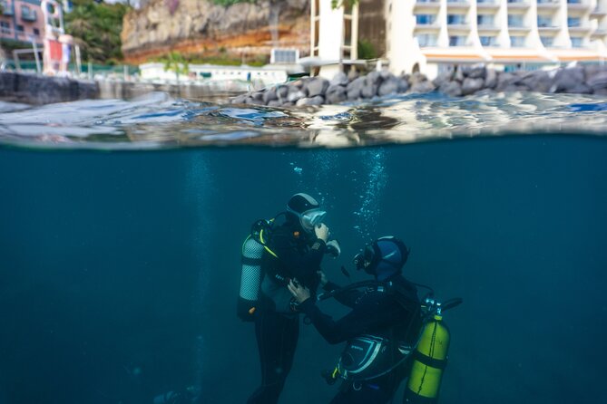 Funchal: Scuba Diving Experience for Beginners - The 45-minute safety briefing and class