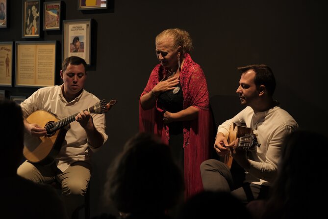 Ideal Clube de Fado - The singers and the emotional force of Fado
