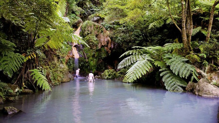 Lagoa do Fogo: Guided Volcano Geo Tour w/ Hotsprings Bathing - Caldeira Velha: hot pools with a volcanic source