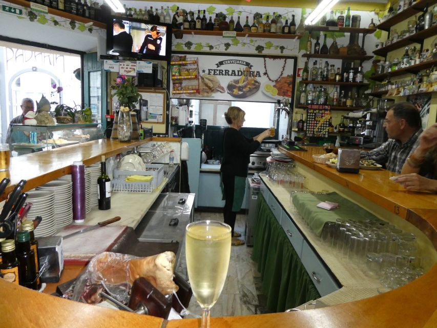 Lagos: 3-Hour Algarve Classic Food Tour - How much food should you expect?