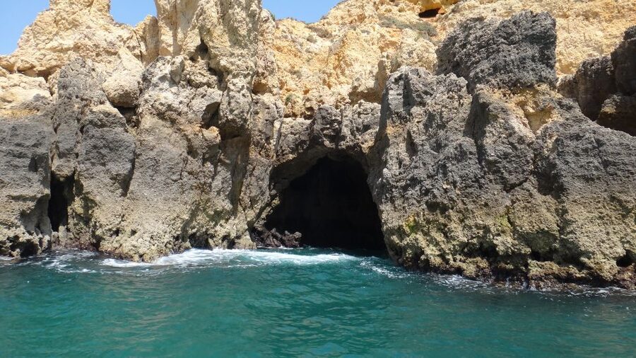 Lagos: Boat Cruise to Ponta da Piedade - Entering the caves at Ponta da Piedade