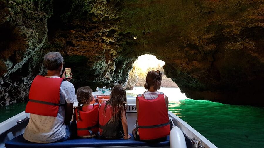 Lagos: Ponta da Piedade Grotto 1-Hour Tour with Local Guide - Who should choose this Ponta da Piedade tour?