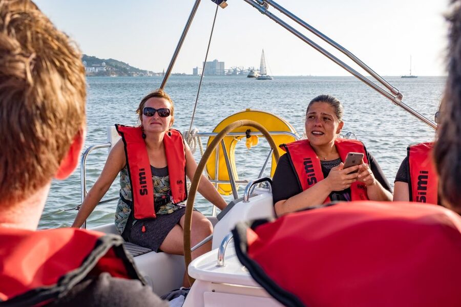 Lisbon: 1 or 2-Hour Cruise along the Tagus River - What the crew adds to the experience