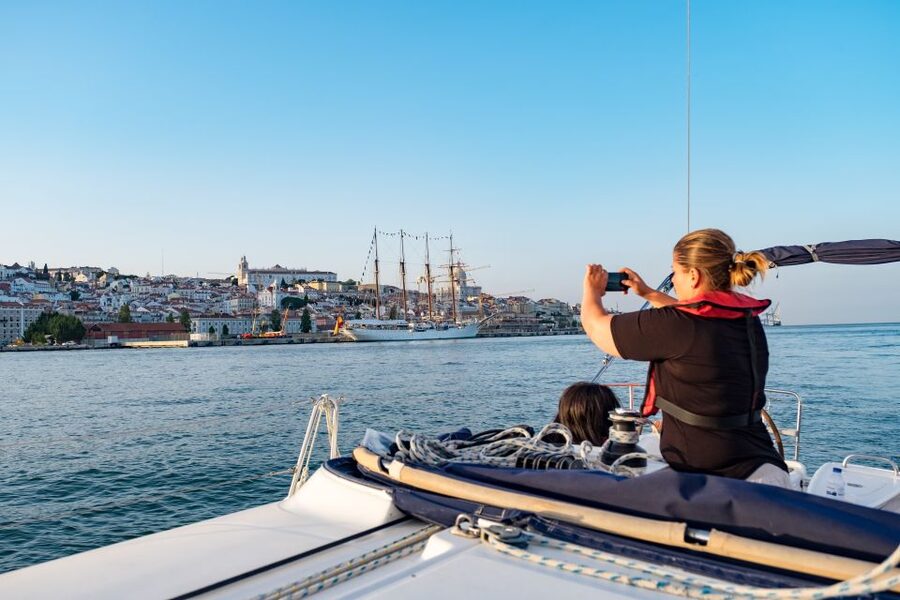 Lisbon: 1 or 2-Hour Cruise along the Tagus River - Comfort, boat size, and safety