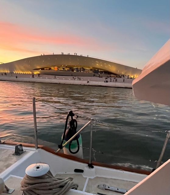 Lisbon: 2H Sunset Boat Cruise Tour with Drinks - Setting sail from Doca de Alcântara