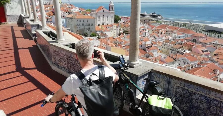 Lisbon: 7 Hills Panoramic Guided Tour by E-Bike - São Pedro de Alcântara and the first big city view