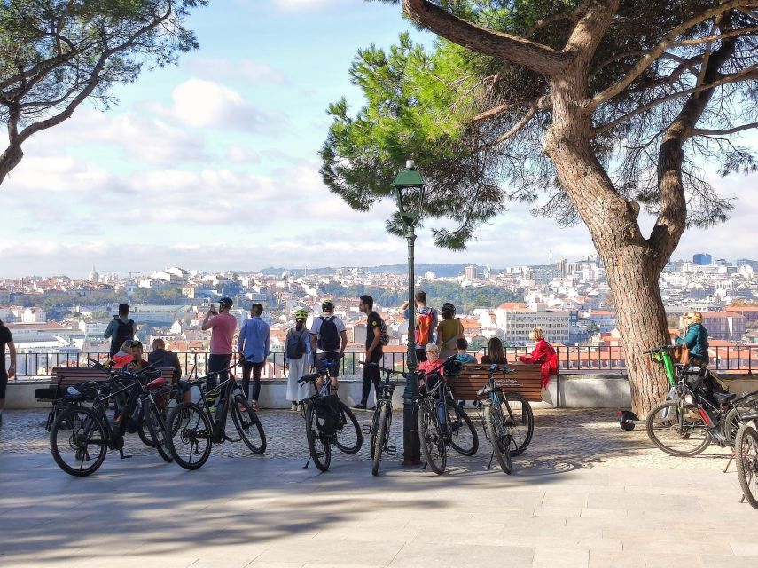 Lisbon: 7 Hills Panoramic Guided Tour by E-Bike - The guide makes the difference